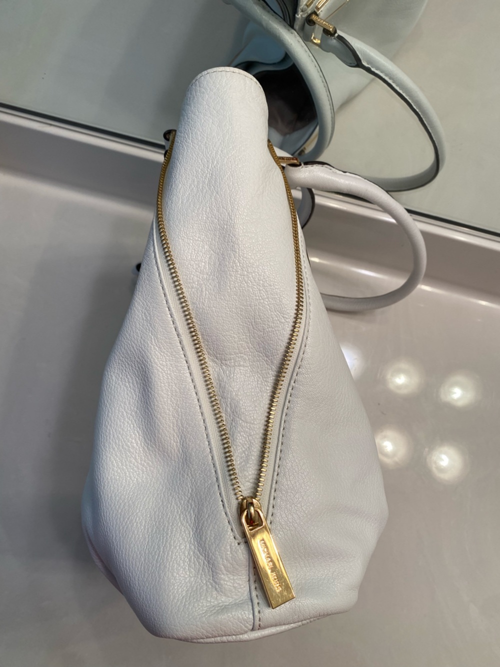 Michael Kors White Leather Shoulder Bag with Gold Hardware - Picture 3 of 8